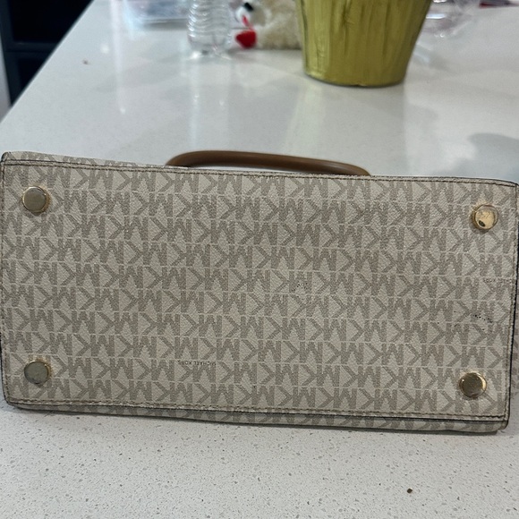 Michael Kors Tan and Cream Shoulder Bag - Picture 9 of 9